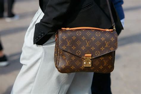 louis vuitton mehrwegbecher|louis vuitton crossbody bag.